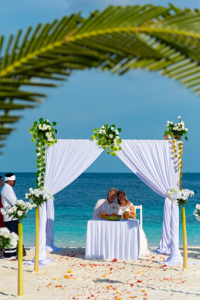 Under the arch — photograph by Ibrahim Ifaaz, Maldives