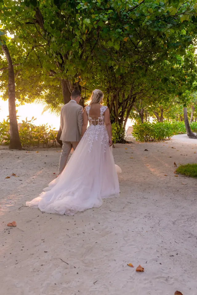 Walking to the ceremony — photograph by Ibrahim Ifaaz, Maldives